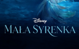 Plakat. Głębiny oceanu, na skale siedzi syrena - kobieta z długimi włosami, rybim ogonem. Treść: Disney, Mała Syrenka.