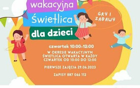 Kolorowe tło, wstążki, bawiące się dzieci. Wakacyjna świetlica dla dzieci, gry i zabawy. Czwartek 10.00 -12.00 w okresie wakacyjnym otwartwa w każdy czwartek od 10.00 do 12.00. Zapisy: 887 066 112
