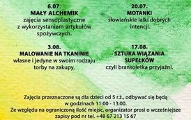 Zielono-ż&oacute;łte tło jak malowane farbą na papierze.  Treść: Muzeum Stanisława Staszica zaprasza na cykl spotkań, kt&oacute;re będą odbywały się w godzinach 11.00 -13.00.   6 lipca MAŁY ALCHEMIK: zajęcia sensoplastyczne z wykorzystaniem artykuł&oacute;w spożywczych; 20 li