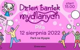 R&oacute;żowy plakat z&nbsp;bańkami mydlanymi, na&nbsp;nim dzieci. W k&oacute;łku narysowany kot, treść: Dzień baniek mydlanych, gość specjalny: Kicia Kocia, Piła 12 sierpnia 2022, Park na&nbsp;Wyspie. Logotyp Media Rodzina, start: 15.00