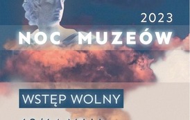 PLAKAT, rzeźba, księżyc i&nbsp;niebo. Treść: Muzeum Okręgowe w&nbsp;Pile, ul. Browarna 7. Noc Muze&oacute;w 2023, wstęp wolny. 13-14 maja 18.00-24.00. 