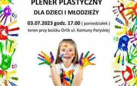 Plakat promujący "plener plastyczny dla dzieci i młodzieży". Na pierwszym planie dziewczynka z dłonmi pomalowanymi farbami. Reszta plakatu wypełniona kolorowymi odciskami dziecięcych dłoni. "Plener plastyczny dla dzieci i młodzieży; teren pzy boisku Orlik