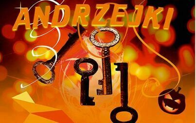 Pomarańczowa grafika, światełka, klucze i serpentyny. Treść: Andrzejki