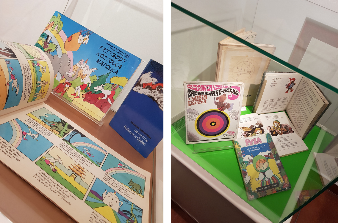 Dwie szkolne gabloty, w&nbsp;których położone są różne książki, niektóre z&nbsp;nich są otwarte, inne zamknięte i&nbsp;widać okładkę. Książki opowiadają przygody: Koziołka Matołka, Pyzy oraz&nbsp;Misia Uszatka.