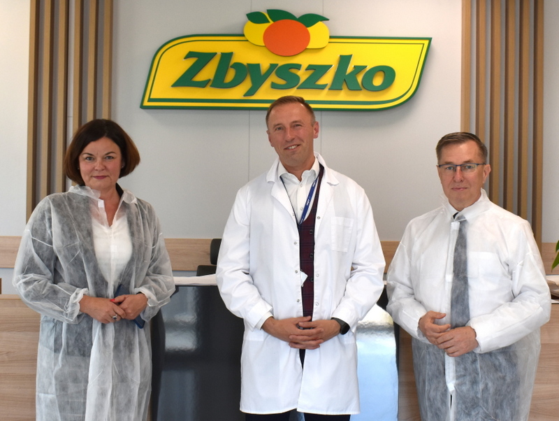 3 osoby w siedzibie firmy Zbyszko - Prezydent Miasta Piły, Zastęcpa Prezydenta Piły oraz Dyrektor Marketingu Zbyszko Company