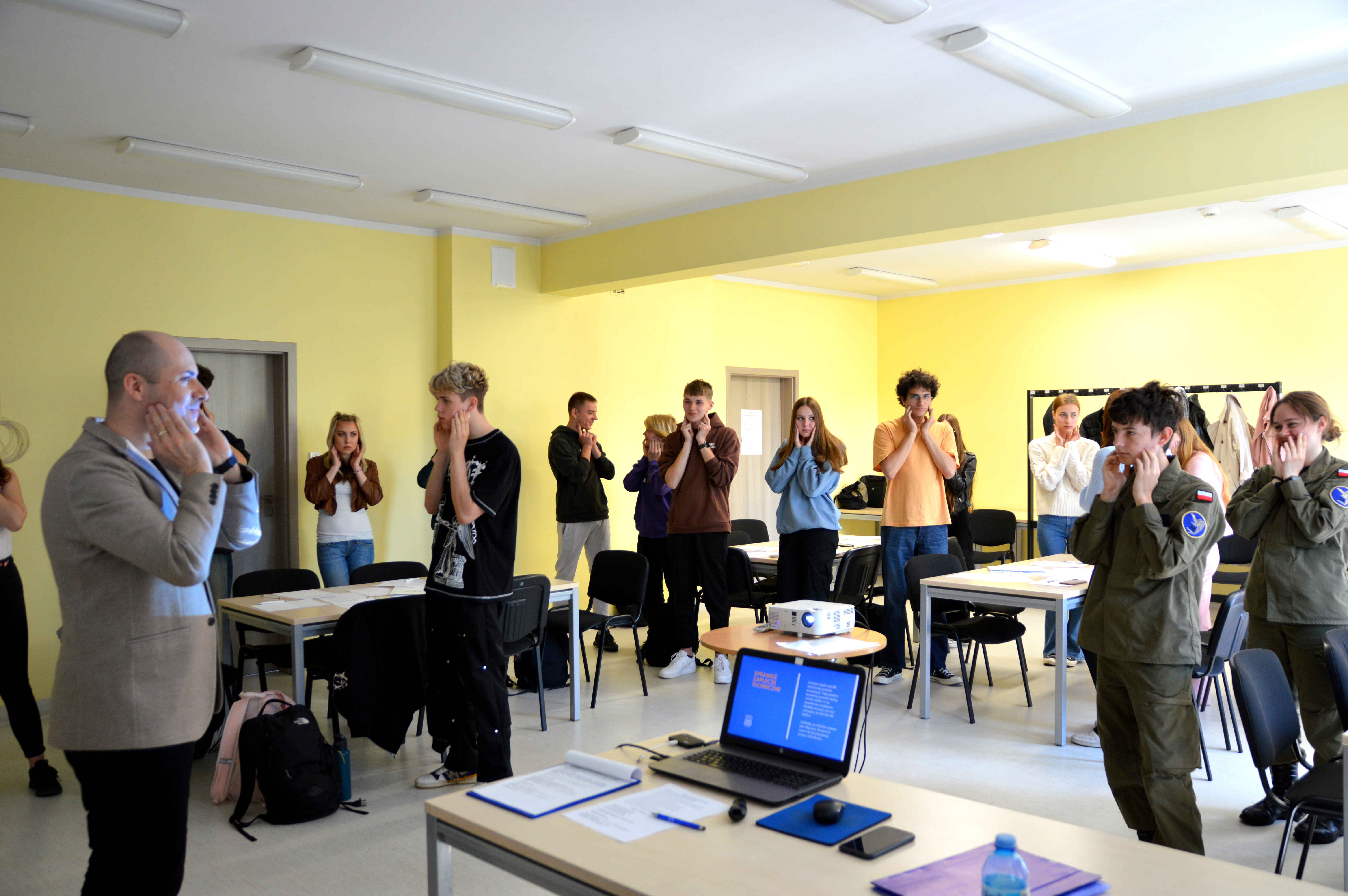 Młodzież podczas warsztatów 