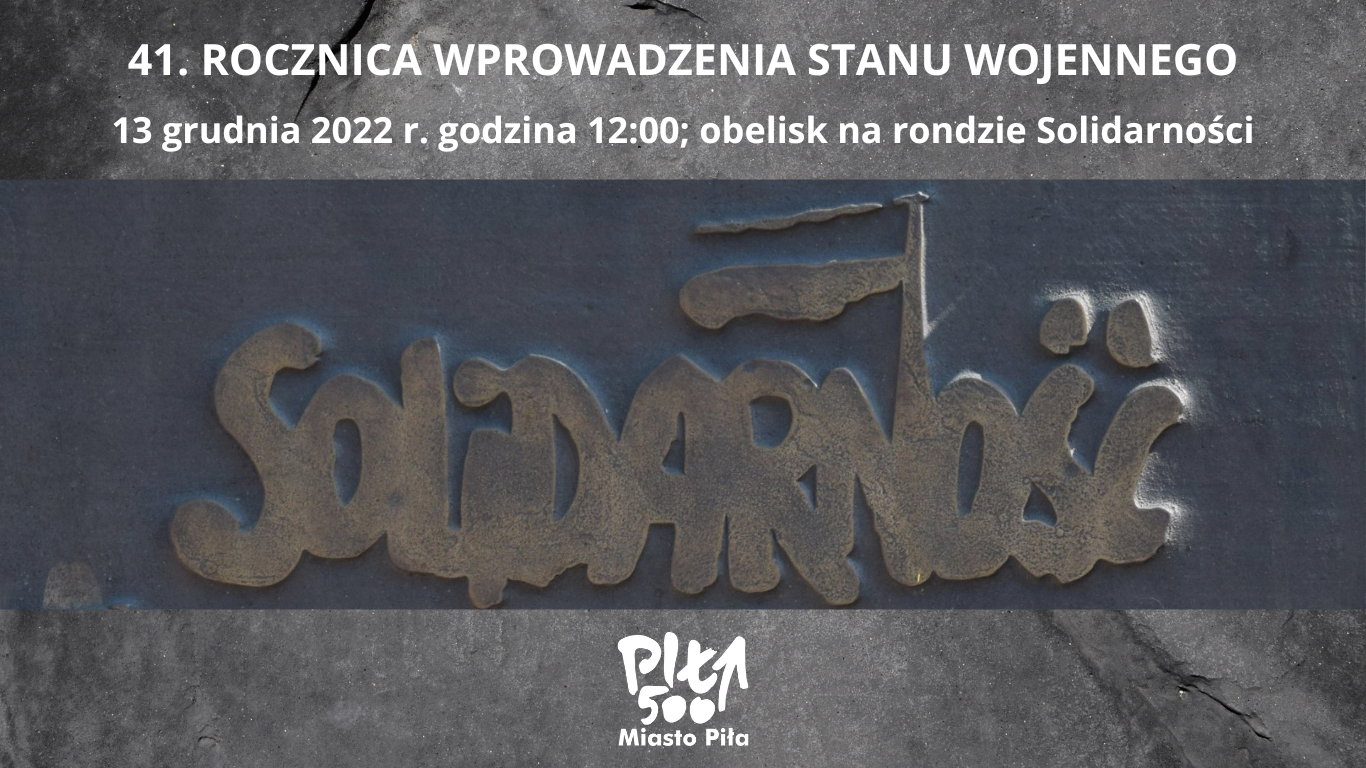 na szarym tle kamienny napis Solidarność, tekst: 41. rocznica wprowadzenia stanu wojennego, 13 grudnia 2022 r. godzina 12:00; obelisk na rondzie Solidarności, na dole białe logo Piły