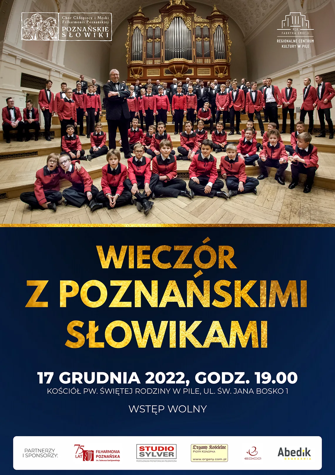 Grupa chłopców i&nbsp;mężczyzn w&nbsp;jednakowych strojach, za nimi organy. Treść: Wieczór z&nbsp;Poznańskimi Słowikami, 17 grudnia 2022 godzina 19.00 Kościół PW. Świętej Rodziny w&nbsp;Pile, ulica Św. Jana Bosko 1. Wstęp wolny.