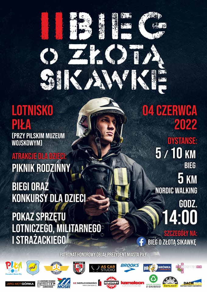 Napis: II Bieg o&nbsp;złotą sikawkę. W punkcie centralnym plakatu strażak w&nbsp;hełmie,  Napis: Lotnisko Piła (przy Pilskim Muzeum Wojskowym), atrakcje rodzinne, piknik dla dzieci, biegi, konkursy dla dzieci, pokaz sprzętu lotniczego, militarnego i&nbsp;strażackiego, 04 czerwca 2022, dystanse 5/10 km (bieg) Nordic walking 5 km, godzina 14:00.  Na dole belka z&nbsp;logotypami sponsorów i&nbsp;patrona honorowego – Prezydenta Miasta Piły 