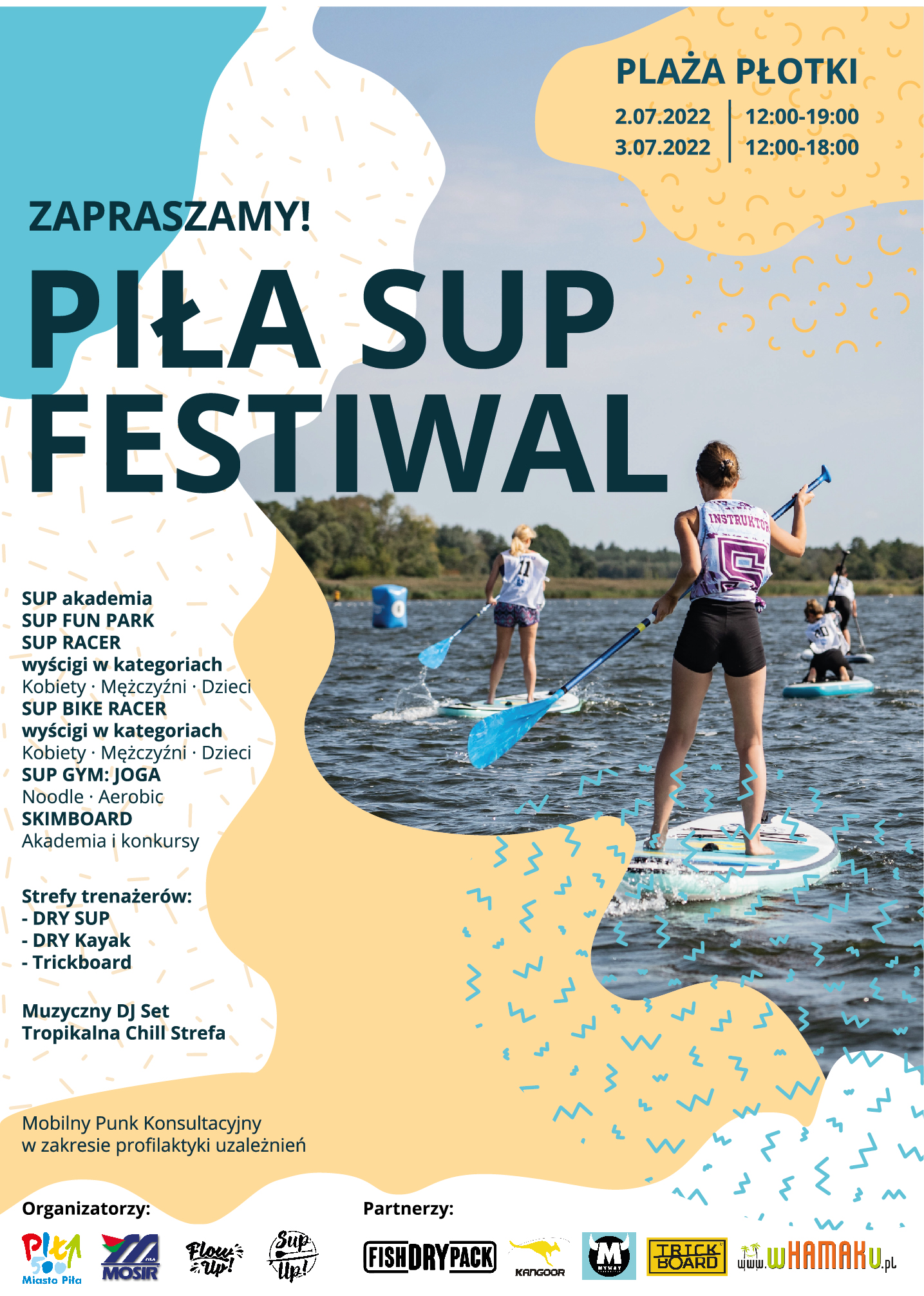 Różnokolorowe tło, treść Plaża Płotki 2.07. 12.00-19.00, 3.07 12.00-18.00 Zapraszamy Piła SUP festiwal. SUP akademia, SUP FUN PARK, syp racer, wyścigi w kategoriach: kobiety, mężczyźni, dzieci, SUP bije racer,  wyścig w kategorii: kobiety, mężczyźni, dzieci, SUP tym joga, noodfe, aerobic, skimboard, akademia i konkursy. Strefa trenażerów: gry syp, sty kajak, trickboard, muzyczny DJ set, tropikalna chili strefa. Na zdjęciu ludzie płynąc po jeziorze na deskach syp, odpychający się wiosłem.