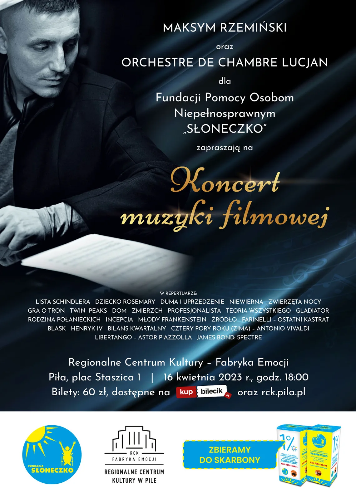 Czarno-białe zdjęcie mężczyzny. Treść: Maksym Rzemiński oraz Orchestre de Chambre Lucjan dla Fundacji Pomocy Osobom Niepełnosprawnym "Słoneczko" zapraszają na koncert muzyki filmowej. Regionalne Centrum Kultury - Fabryka Emocji w Pile, plac Staszica 1, 16 kwietnia 2023 o godzinie 18.00, bilety: 60 złotych