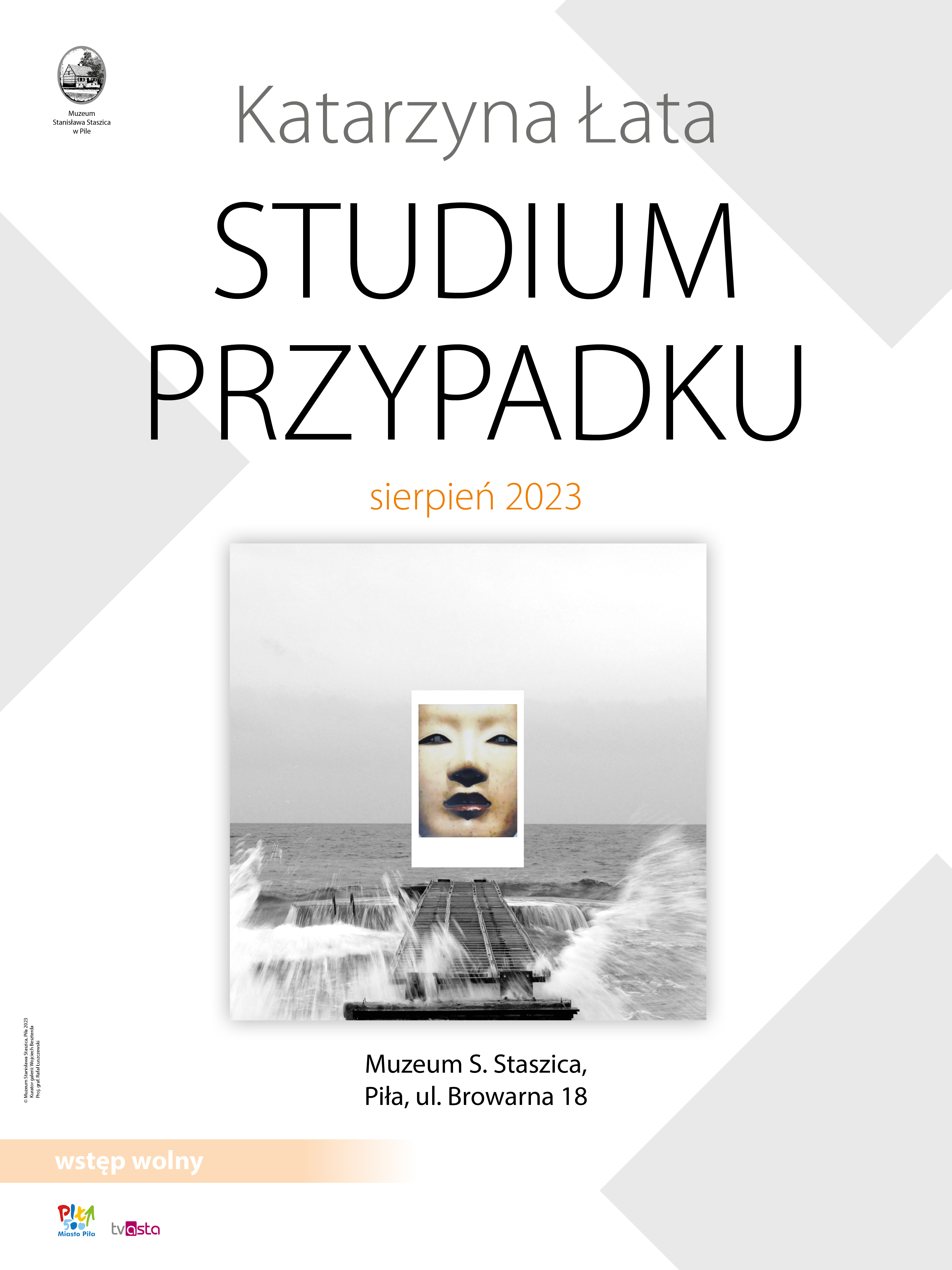 plakat napis: Katarzyna Łata Studium przypadku, sierpień 2023 zdjęcie molo, morze, na nim nałożone zdjęcie twarzy, Muzeum S. Staszica, PIła, ul. Browarna 18