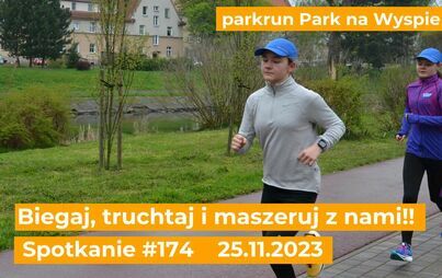 Dwoje biegnących ludzi, treść: parkrun Park na Wyspie Piła. Biegaj, truchtaj i maszeruj z nami. Spotkanie #174 25.11.2023